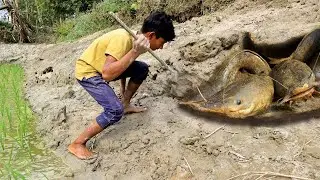 Dry Season Hand Fishing Video | Village Traditional Boy Catch Fish By Hand From Hole #hole_fishing