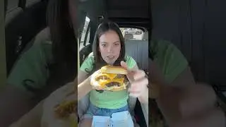 The Mac n cheese burger omggg #fastfood #foodreview #EatingShow #Mukbang #eatingvideo