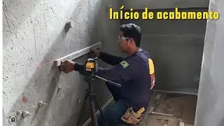 Piso subindo na parede com mesmo alinhamento.