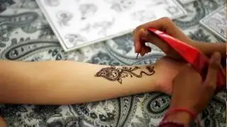 How to Henna a Paisley Tattoo