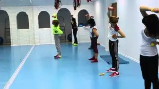Тренировка в клубе Air Fitness по аэробике...