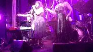 Martha Reeves & the Vandellas Dancing in the street (part 2)