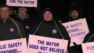 85 Waltham Cops Picket City Hall