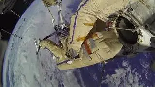 Выход космонавтов в открытый космос.