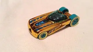 Hot Wheels Pharodox (2017 Q Case Regular Treasure Hunt! - Super Chromes)