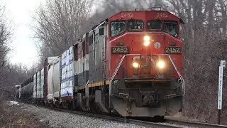 Two C40-8Ms (CN + BCOL) lead CN M324