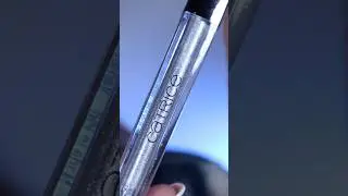 Arctic Illusion Glitter Brow Styler delivers dazzling brows for a look that's pure icy perfection💎