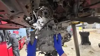 First major repair @300k. This is how Hondas should be. 2009 Honda fit Clutch Replacement. (POV)