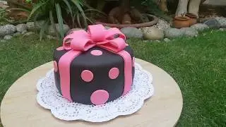 Ribbon/Bow fondant cake!