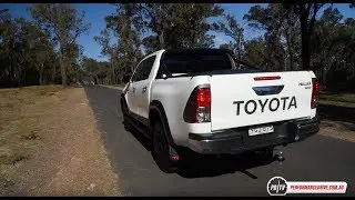 2017 Toyota HiLux TRD (2.8) 0-100km/h & engine sound