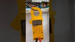 Phase to phase voltage check using the clamp meter?🤔🤔
