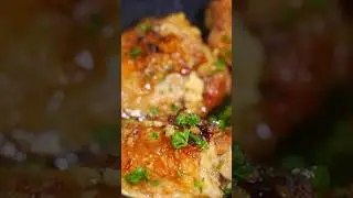 Garlic Butter Chicken Thighs-crispy, juicy and super delicious!! #chickenrecipes #ketolicious