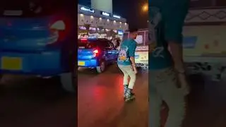 skateing in traffic ⛔#stunts #freestyle #skating #publicreactionskating #youtubeshorts #shorts