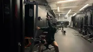 Single Arm Cable Lat Pulldown   Contralateral Leg Support