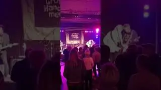 Gro&szlig;es Handgemenge in der Musikhall Altenburg