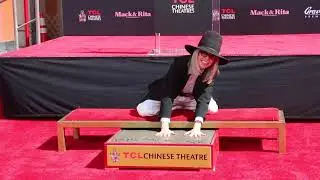 Diane Keaton Handprint And Footprint In Cement Ceremony - handprints