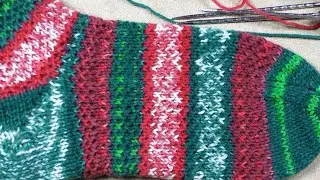 Weihnachtssocke stricken auf dem Trio / Maschenschäfchen