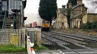 &ldquo;Blue Lightning&rdquo; 66702 4E00 with 50 containers at Beckingham level crossing 10;25 2L 12/12/2025