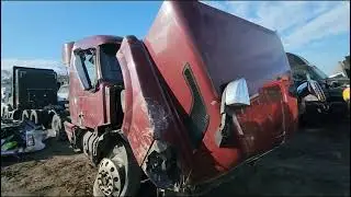 (L00402) 2015 Volvo VNL TRUCK-