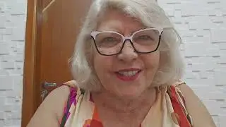 Jesus caminha com os discípulos a caminho de Emaús.