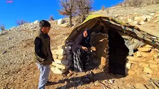 Мать-одиночка с руками, лепящими из глины; восстанавливает подземный дом.