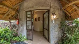 Cathedral Peak Hotel 360 video