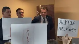 Žemaitaitis Alytuje: plakatai, skanduotės „Lauk“ ir saujelė plojančiųjų