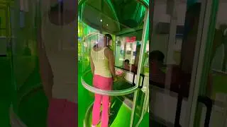 This machine produces wind up to 62 mph. - Would you try it? #shorts #wouldyou #kevinundtheo