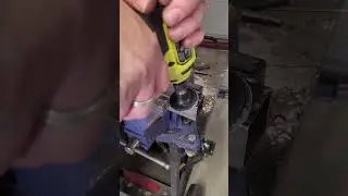 Die grinder twist lock sanding disc