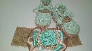 Sapatinho de crochê tamanho de 11 cm.