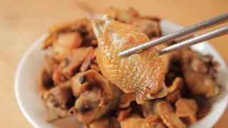 Изумительный жареный цыпленок с маслом камелии. Жареный имбирь по вкусу напоминает печенье.