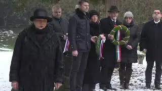 Zamejski prispevek: Polaganje venca na Judovskem pokopali&scaron;ču v Dolgi vasi pri Lendavi