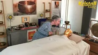 Klangbehandlung mit der Therapie Kristallpentonia von Martina Stocker 