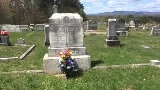 Gravesite of the Famous Siamese Twins : Eng and Chang Bunker