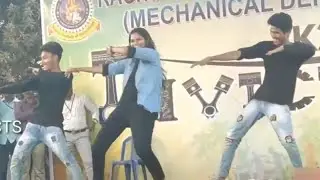 FASAK DJ SONG STAGE DANCE BY A GIRL AT RAGHU ENGINEERING COLLEGE , VISAKHAPATNAM | RAGHU COLLEGE |