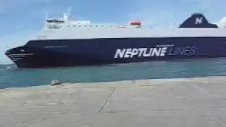 Parkiranje ladje v Luko Koper