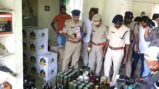 728 Liquor Bottles Seized by Vijayawada Police || AP SMART NEWS