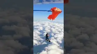 Detik-detik Penerjun Nyangkut di Ekor Pesawat! 😱✈️