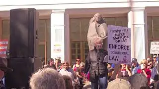 ВМЕСТЕ С САНТА-ФЕ ЛУЧШЕ &mdash; ДЕНЬ БЕЗ КОРОЛЕЙ САНТА-ФЕ 18 ОКТЯБРЯ 2025 ГОДА &mdash; ВЛАСТЬ У ЛЮДЕЙ