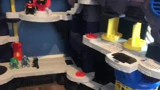 Fisher-Price Imaginext DC Super Friends Super Surround Batcave