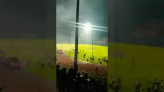 😱127 погибших во время футбольного матча в Индонезии.