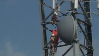WATCH: Crews rescue worker stuck on DC police radio tower
