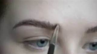 Hair-like natural brow makeup tutorial: ABH Dip Brow pomade VS. MUFE Aqua Brow