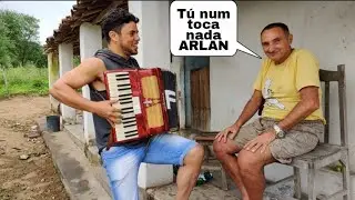 MOSTREI O CLIP A FRANCISCO  ELE DEIXOU EU TOCAR A SANFONA