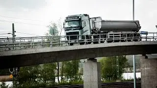 Volvo Trucks &ndash; Running footage: A Volvo FH with Tandem Axle Lift