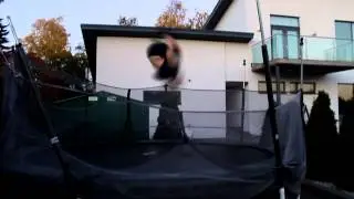 3runNikke - Autumn (Triple backflip landed on garden trampoline)