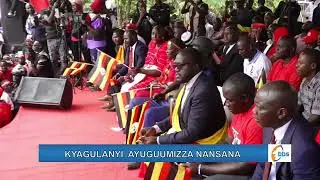 Zambali atabukidde ku lukungaana nga ayigga akalulu nakyusa n'olulimi