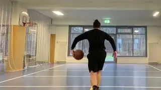 Shooting Hoops in Gym in 🇩🇪