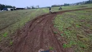 125 yz dans le champ (grosses ornières)