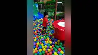 Fun| My kids trying to catch the floating ball | My little  scientists  experience Bernoulli Effect😘